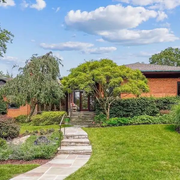 ARTFULLY DESIGNED RETREAT IN PRIME NEIGHBORHOOD