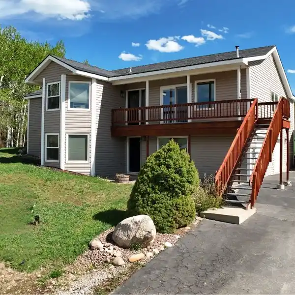 BEAUTIFULLY UPDATED MOUNTAIN HOME