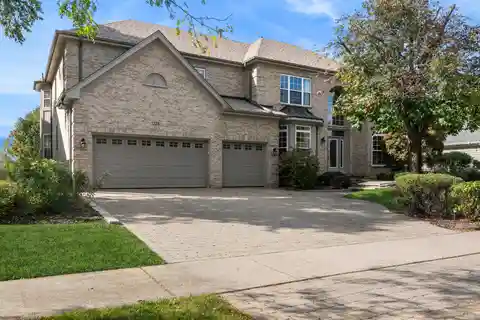 Peregrine Lake Elegance with Scenic Views