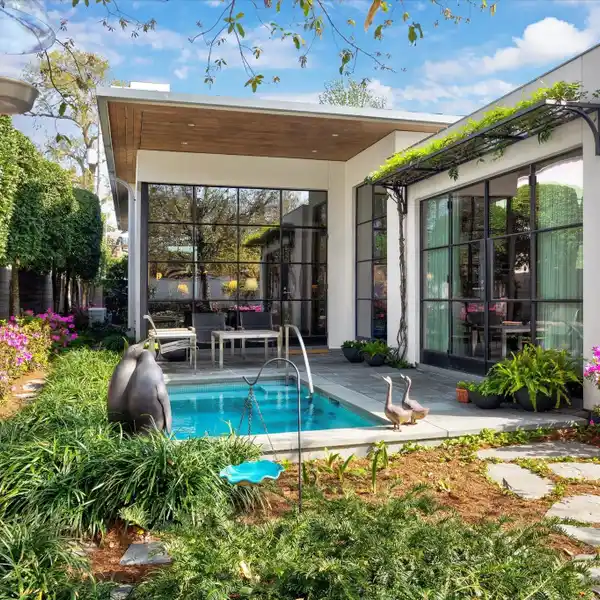 CUSTOM CONTEMPORARY RIVER OAKS HOME