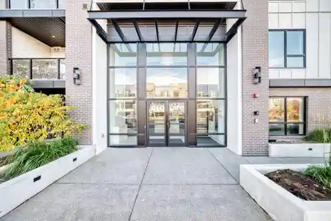 Esquire in University District Top-Floor Penthouse