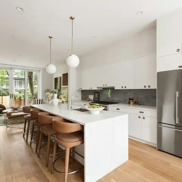 MODERN LUXURY WITH ORIGINAL DETAILS