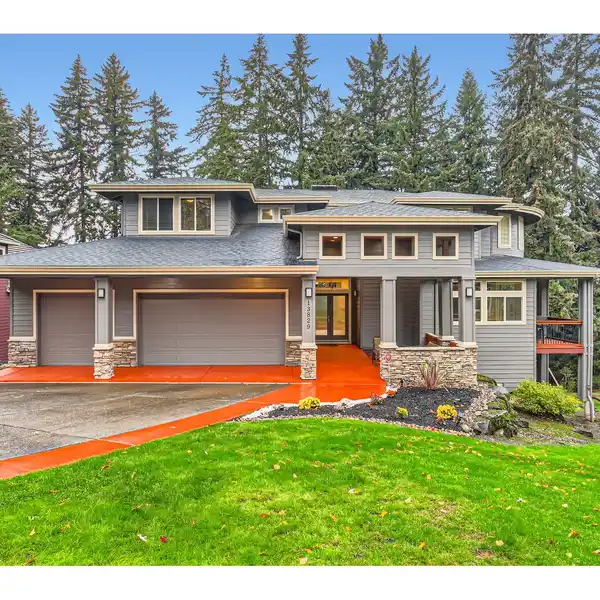 STUNNING CUSTOM BUILT HIGH END HOME
