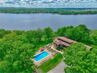 Extraordinary Private Retreat on the St. Croix River