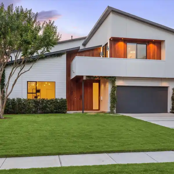 CUTTING-EDGE MODERN SMART HOME WITH LAP POOL