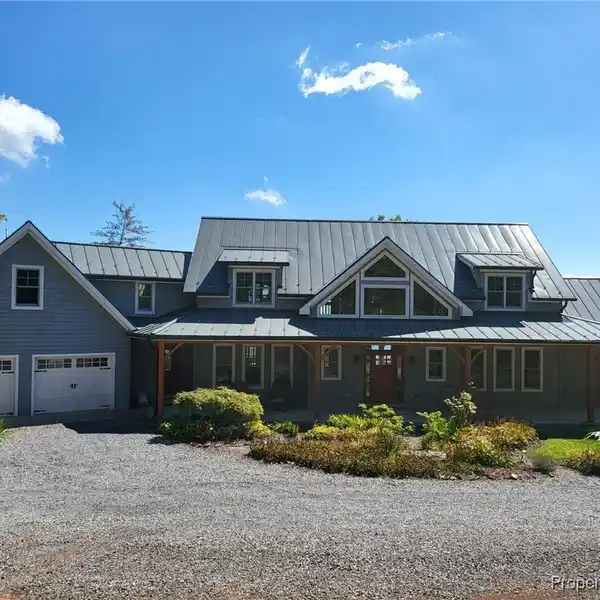 20-ACRE MOUNTAIN RETREAT