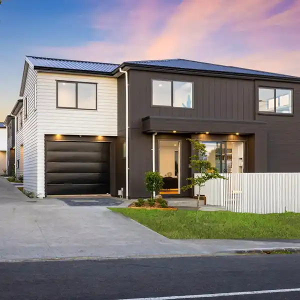 HIGH-END TOWNHOUSE LIVING