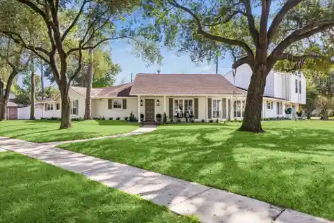 Sprawling Villa-Style Residence