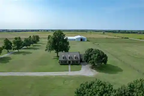 Beautiful Horse Ready Ranch House and Stables