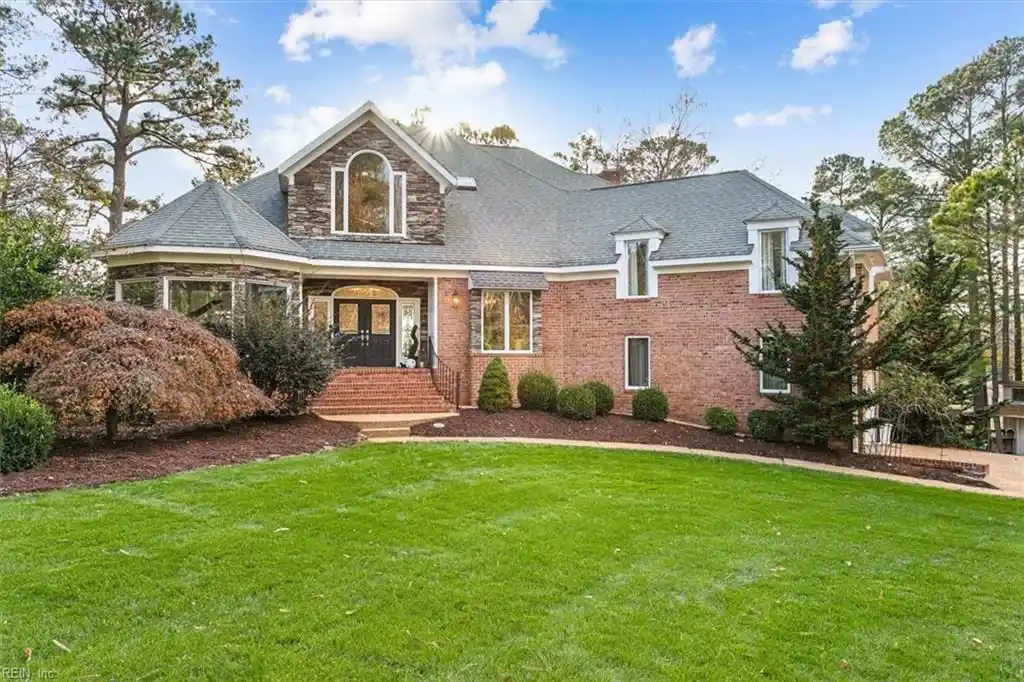 The Pinnacle of Waterfront Living