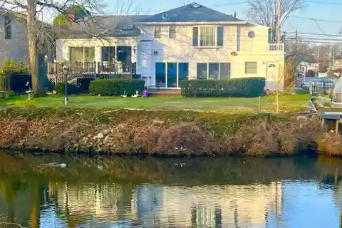 Lakefront Oasis and Wildlife Sanctuary
