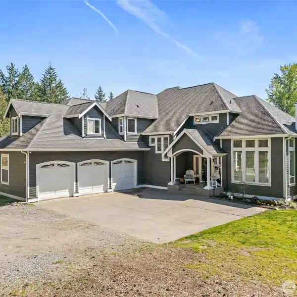 PEACEFUL NEARLY FIVE-ACRE RETREAT