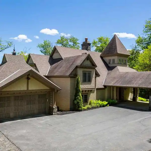 MOUNTAIN SANCTUARY IN THE HEART OF SOLITUDE VILLAGE