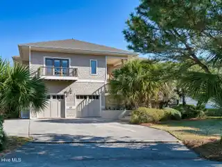 Beloved Beach Home at the Head of Lollipop Bay