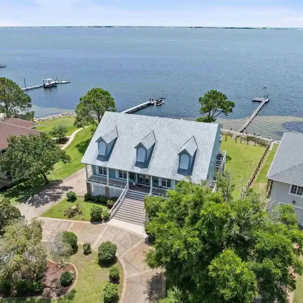 EXCEPTIONAL SOUNDSIDE EAST RETREAT