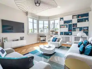 Spacious 1930s Home Near Shops
