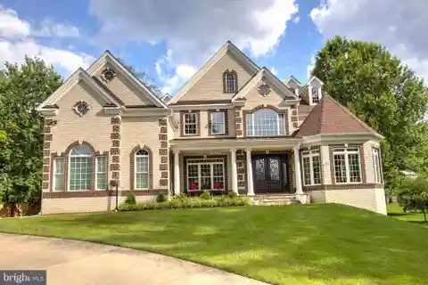 Spacious Vienna Residence Near Top Schools & Metro Access