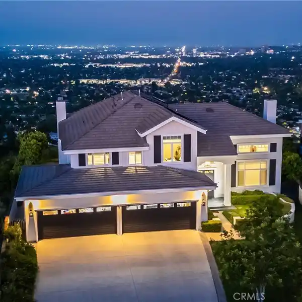 LUXURY VIEW ESTATE IN VALLEY CIRCLE ESTATES, WEST HILLS