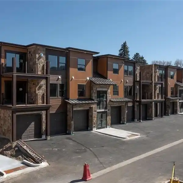 RIVERFRONT UNIT AT BLUE RIVER FLATS