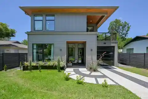 Designer Perfection Steps from Brentwood Hotspots