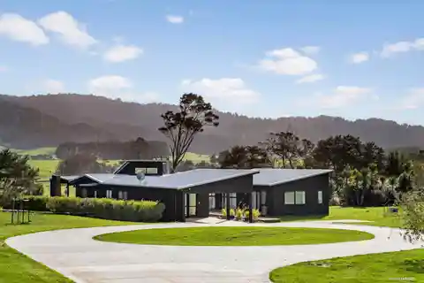 Immaculate Property with a Self-Sufficient Edge