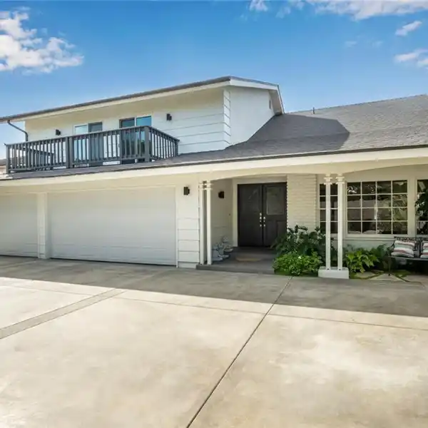 RESORT-LIKE GATED GOLF COURSE HOME
