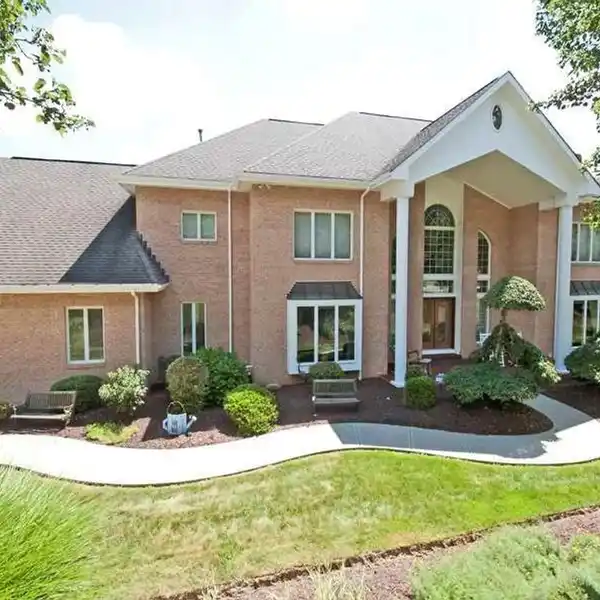 ENTERTAINER'S DREAM HOME IN A PRIME LOCATION