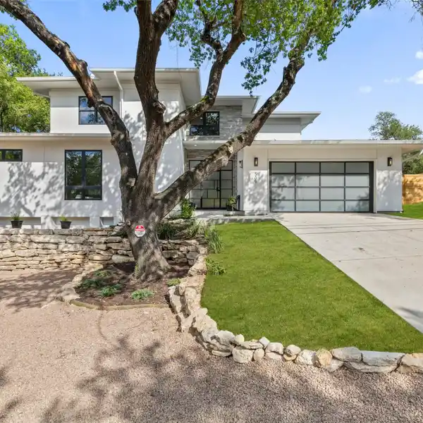 PRIVATE SANCTUARY WITH STUNNING BACKYARD OASIS