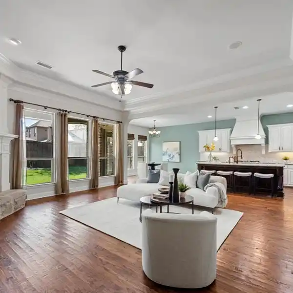 LUXURIOUS RESIDENCE IN THE SOUGHT AFTER VILLAGES OF STONELAKE ESTATES