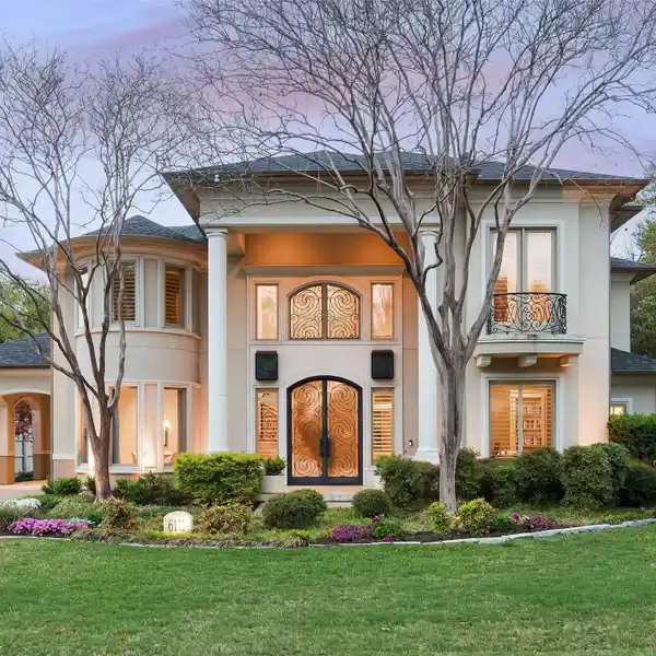 SOPHISTICATED AND SLEEK PRESTON HOLLOW HOME