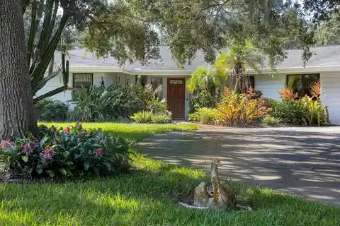 Great Opportunity in Old Forest Lakes