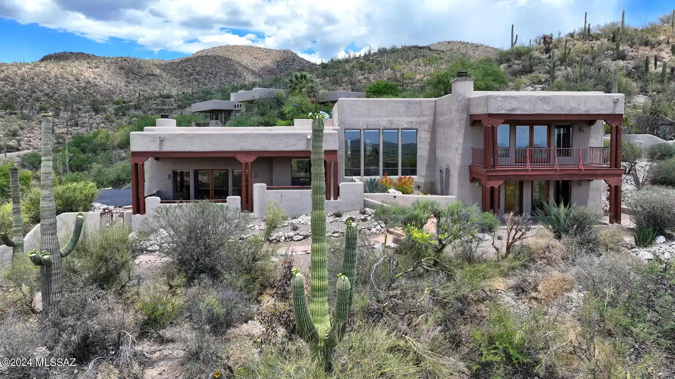 Desert Oasis in Prestigious Redington Ranch