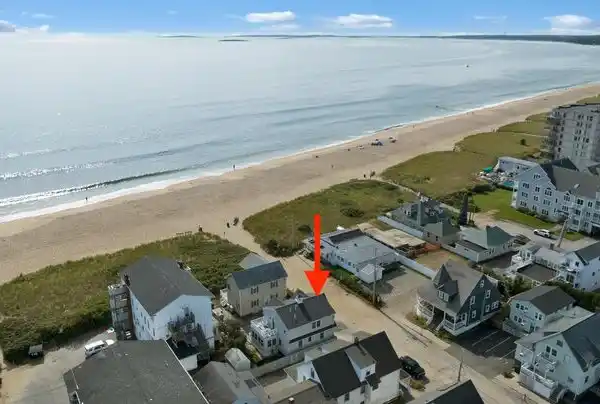 CHARMING BEACH COTTAGE