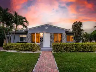 Stunning Renovated Home in Victoria Park
