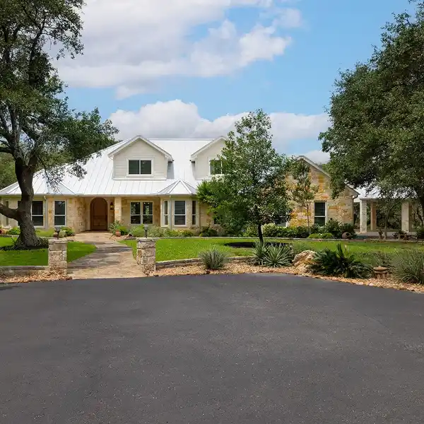 BEAUTIFUL HOME PLUS GUEST HOUSE ON OVER 17 ACRES