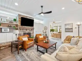 Coastal Bungalow in Gated Lakemoor