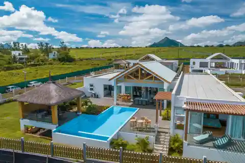 New Home with Unparalleled Tranquility and Convenience