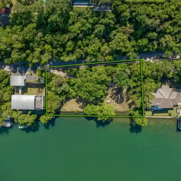 INCREDIBLE WATERFRONT PROPERTY