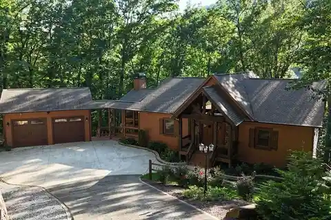 Exquisite and Charming Mountain Home