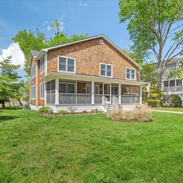 CHARMING COASTAL COTTAGE ON LARGE CORNER LOT