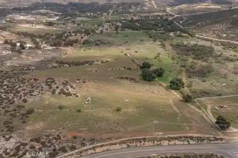20 Total Acres - Compound Potential