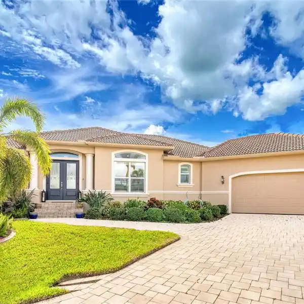 ENCHANTING LUXURY HOME IN BURNT STORE ISLES