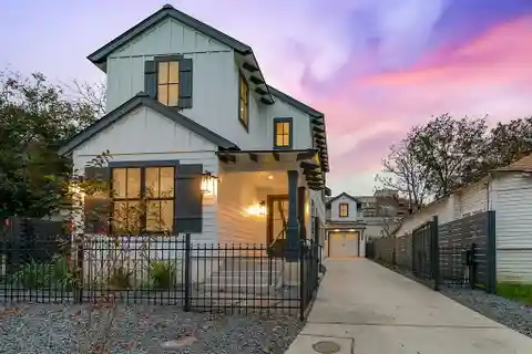 Luxury Gem in River Road
