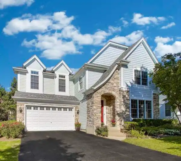 BEAUTIFULLY MAINTAINED RESIDENCE IN HAVERFORD GLENVIEW
