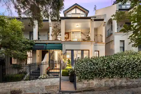 Elegant North Sydney Townhouse with Harbour View