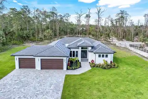 Luxurious Brand New Home