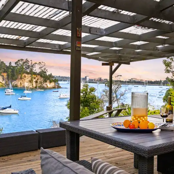 WATERFRONT HAVEN WITH DIRECT HARBOUR ACCESS
