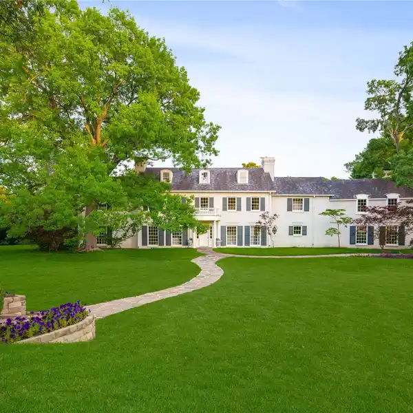 GRAND OLD WORLD COUNTRY MANOR ESTATE