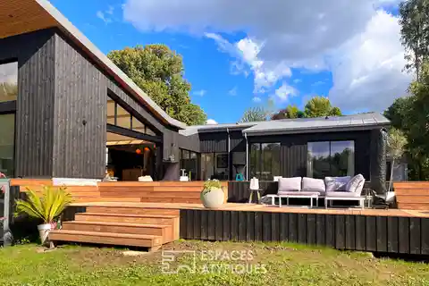 Contemporary Riverside Haven with Architectural Elegance