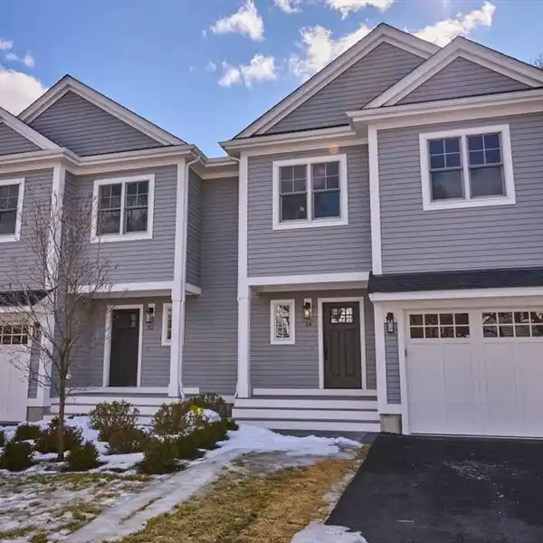 SOPHISTICATED NEW CONSTRUCTION WITH AN OPEN LAYOUT